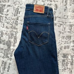 Levi’s mid rise skinny jeans size 4
